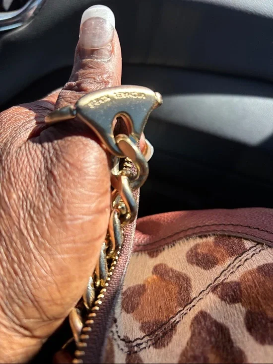 QLeopard Print Shoulder Bag with Gold Chain Detail - Picture 10 of 16